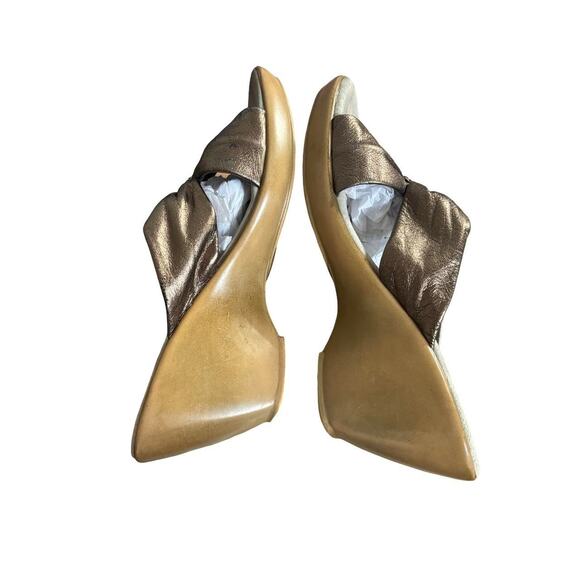 90's y2k vtg. bronze leather embellished wedge ONEX sandals heels size 9 1/2. - Picture 5 of 8